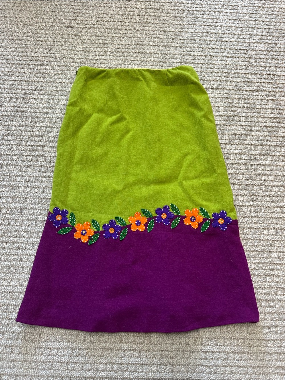 Moschino Vintage 90s Purple & Green Wool Blend Flower Sequins Midi Skirt Sz 6 - Picture 7 of 8